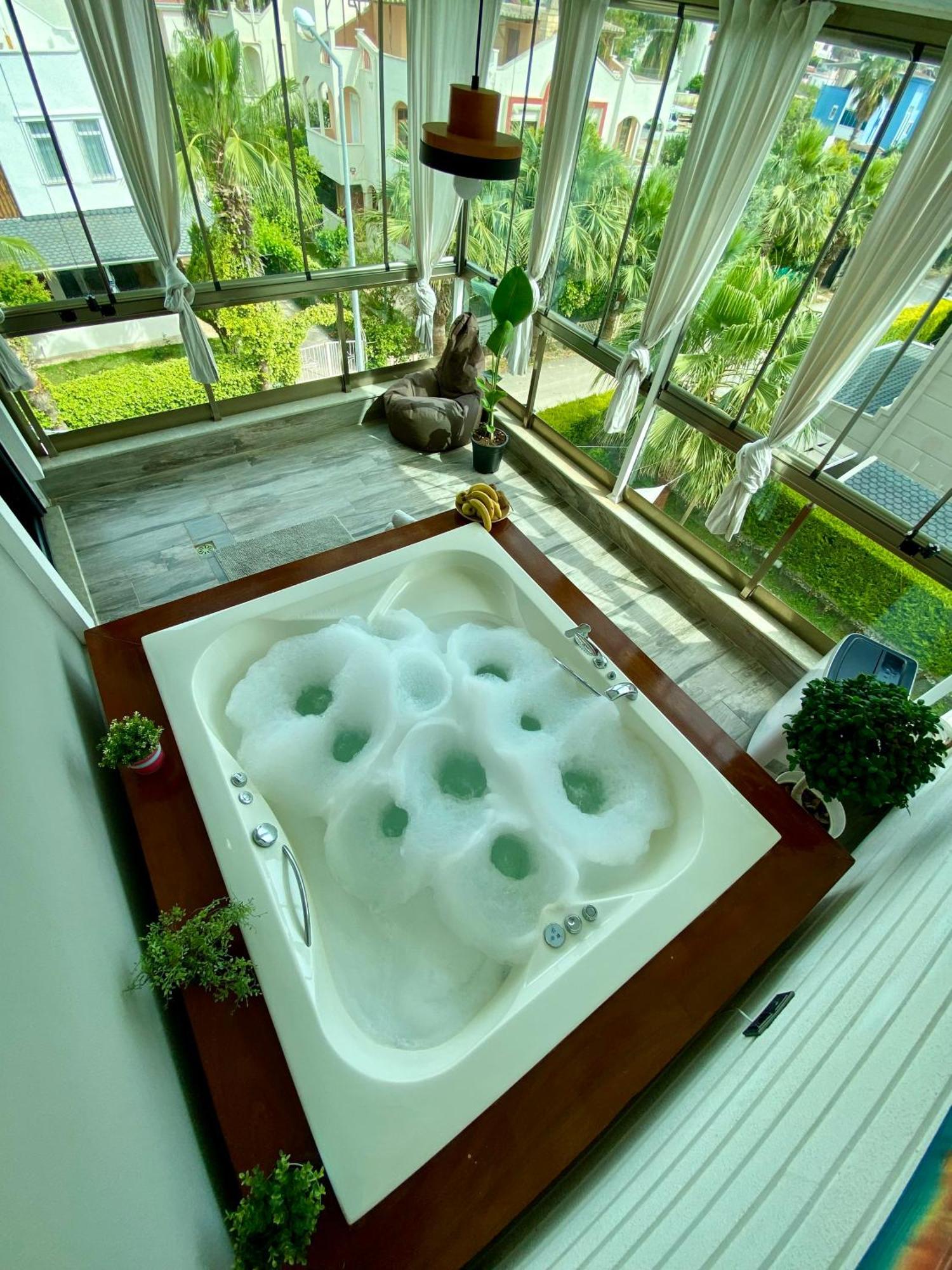 Villa Annabell1 With Swimming Pool And Jacuzzi, 3 Floors ベレキ エクステリア 写真